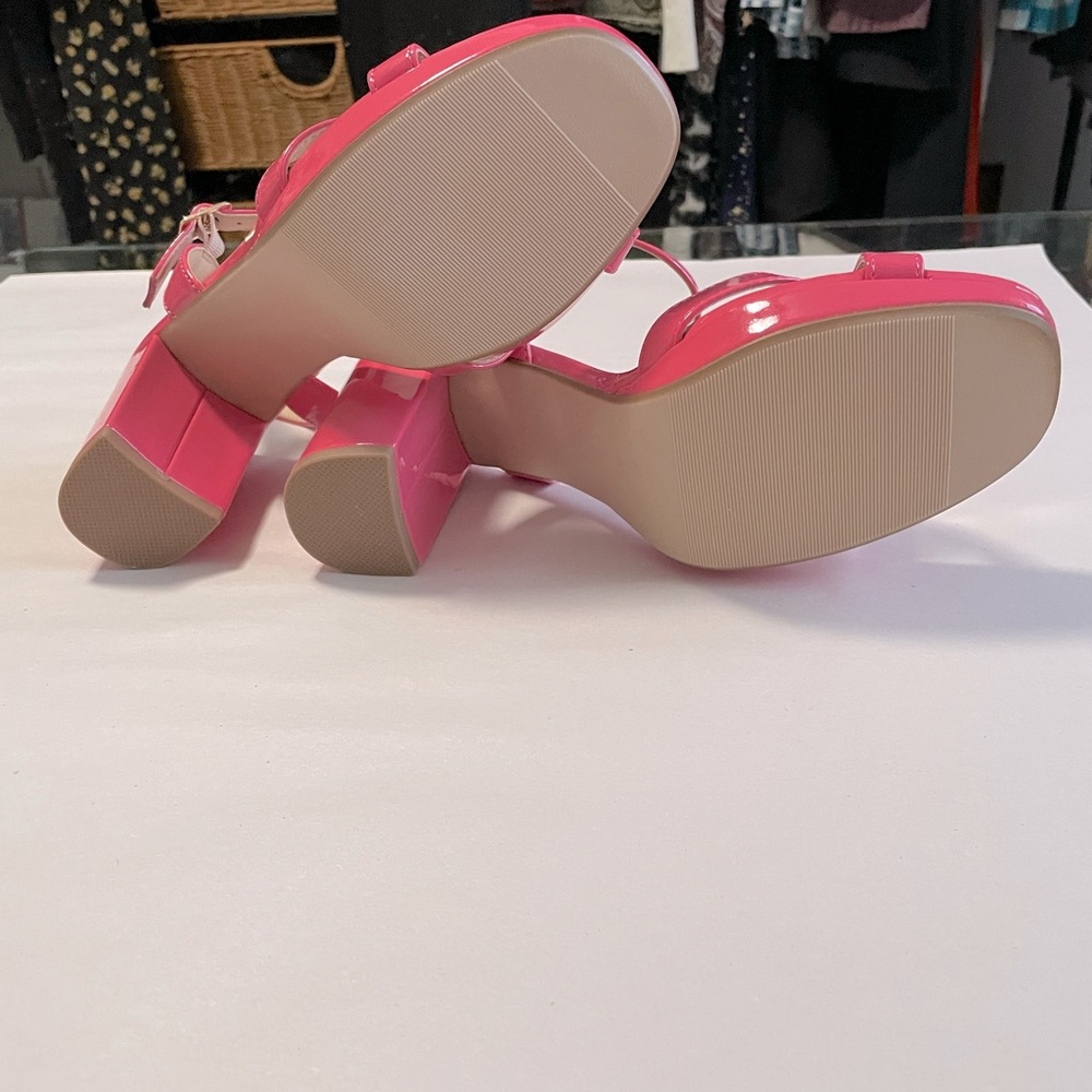 HOT PINK SHOES BLOCK HEELS ANKLE STRAP SIZE 8  PATENT LEATHER TYPE VERY PRETTY - Picture 9 of 11